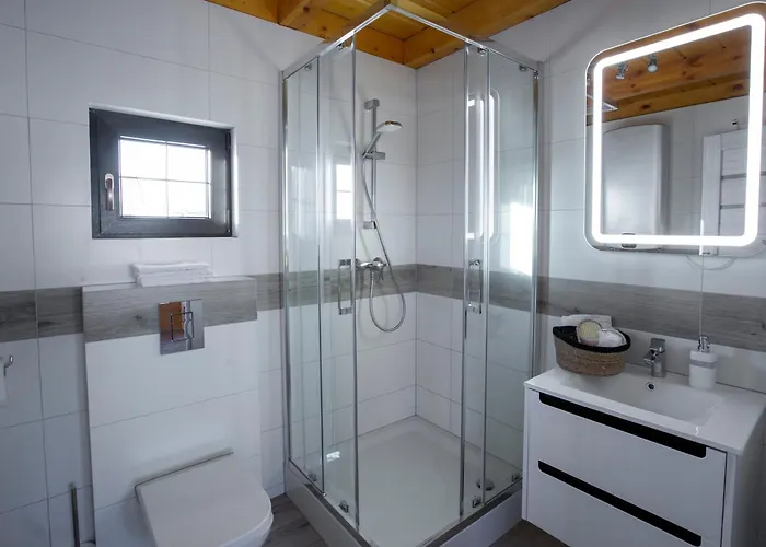 Holiday home Nad Samym Jeziorem Sauna Jacuzzi *